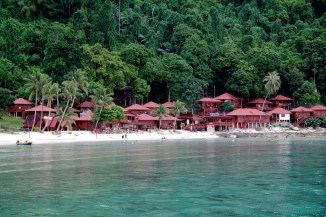 Beachside rooms and crystal clear water - Welcome to the Parhenthians.